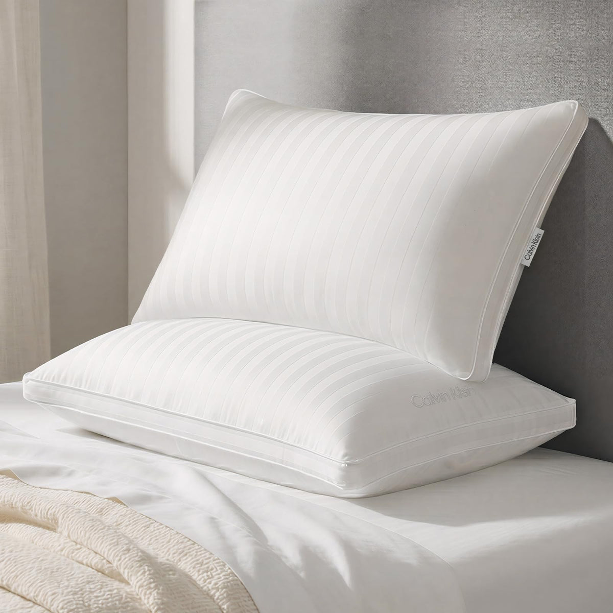 King Size Set of 2 Medium Soft Bed Pillows M106986