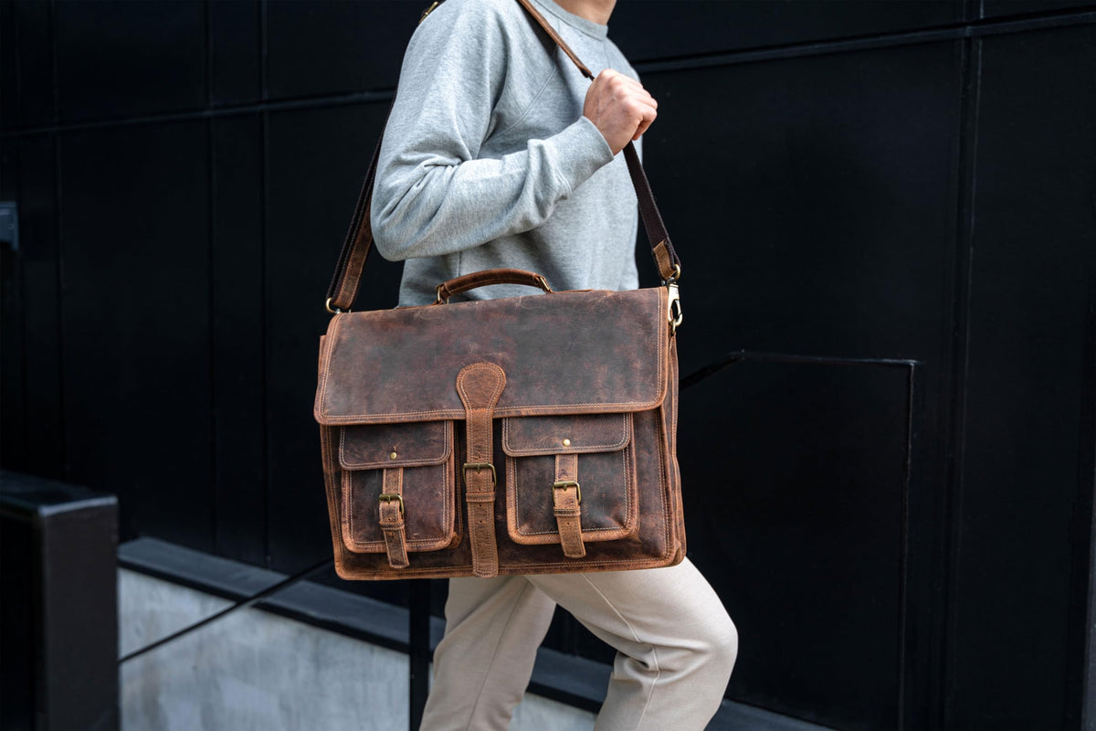 18 Inch Leather Laptop Messenger Bag K409436