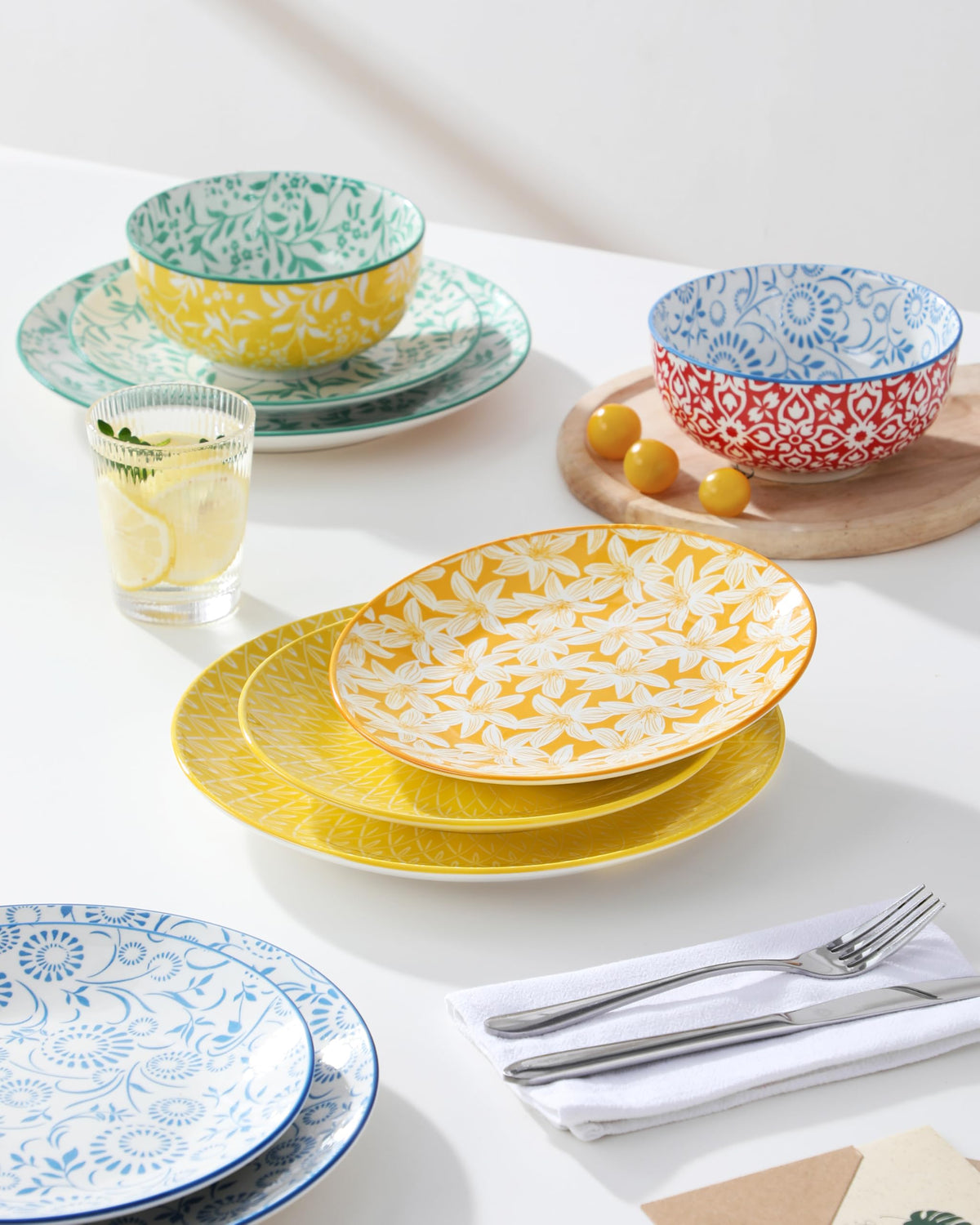 Plates and Bowls Set for 4, 12 Pieces Porcelain Dinnerware B3768